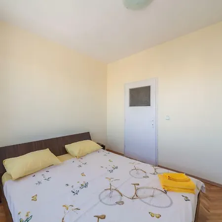Апартаменты Cosy In The City Centre In With Amazing View