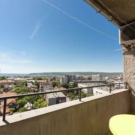 Cosy In The City Centre In With Amazing View Апартаменты